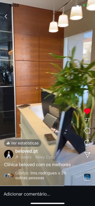 Balcão branco para espaços comerciais