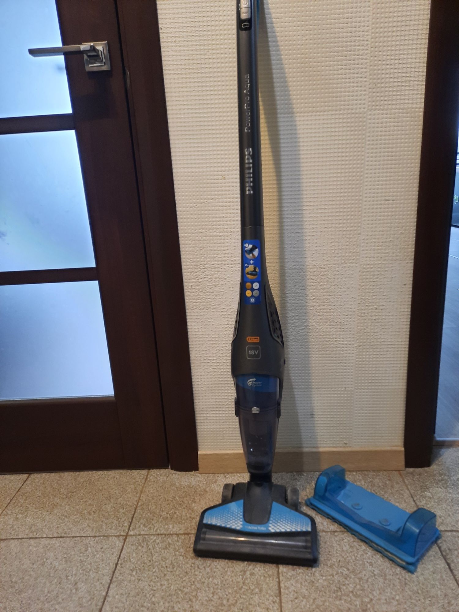 Миючий акумуляторний пилосос Phillips power pro aqua