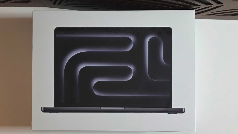 Apple MacBook Pro 14", M4 chip, 1TB storage, 10 core CPU, 10 core GPU