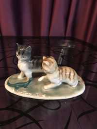 Статуэтка фарфоровая кошки