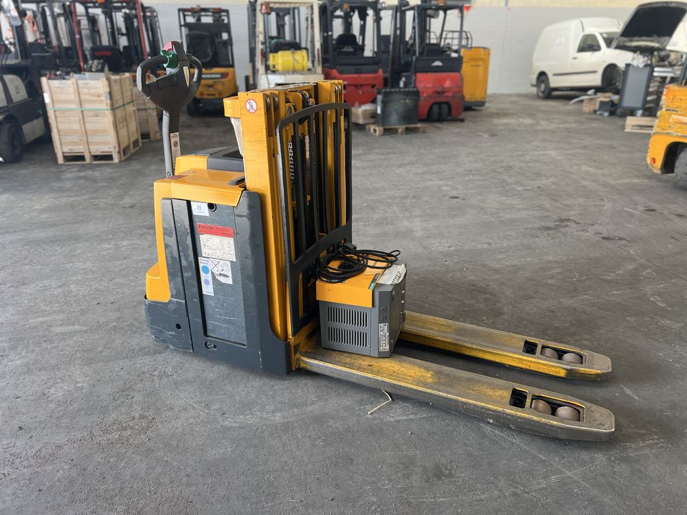 Stacker Elétrico Triplex 2000kg