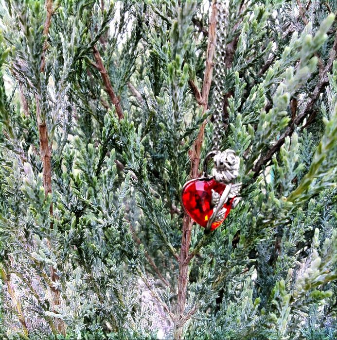 Милий кулон для дівчини