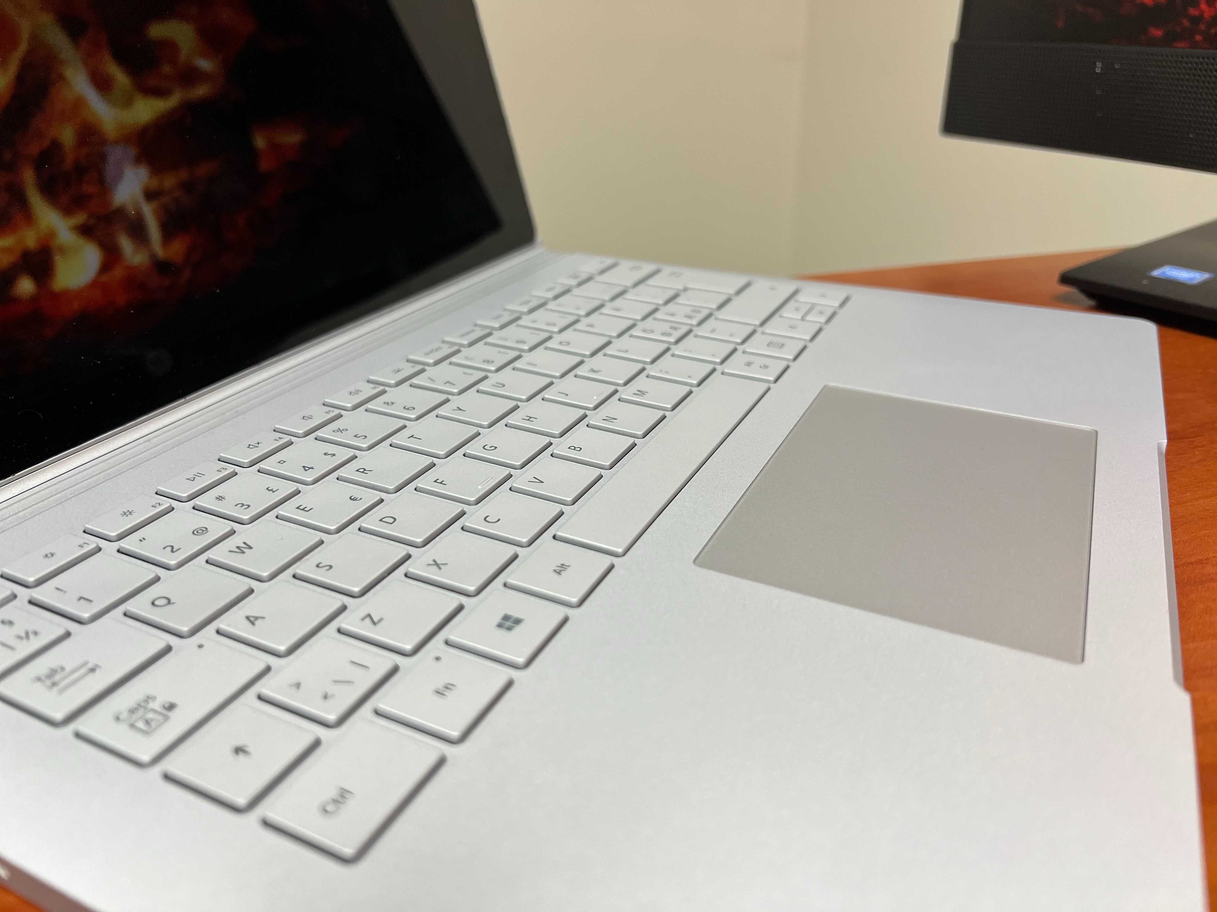 Сенсорний Ноутбук Microsoft Surface Book 2/i5-7300U/8GB/256/13.5 2K