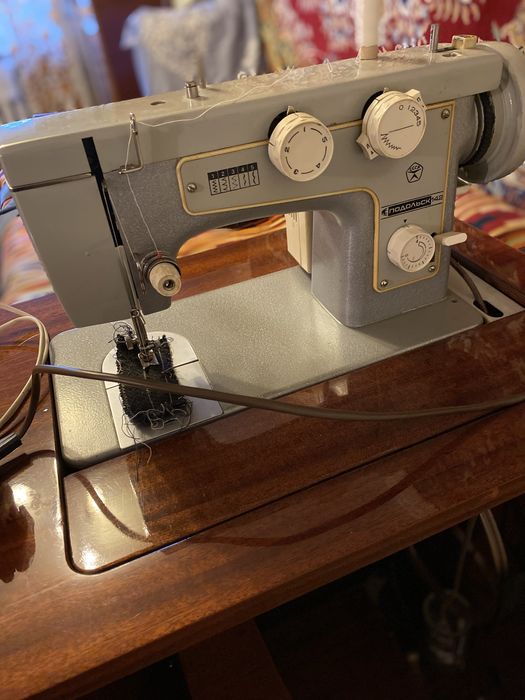 Швейна машинка «Подільськ 142» з електроприводом