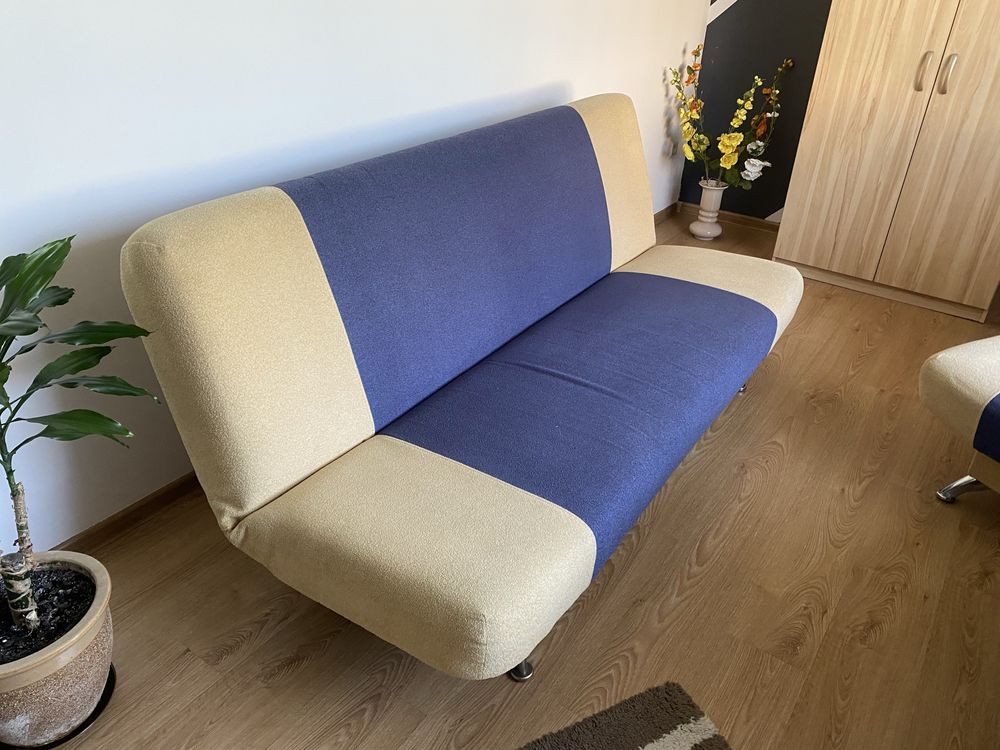 Wersalka, fotele i stolik kawowy