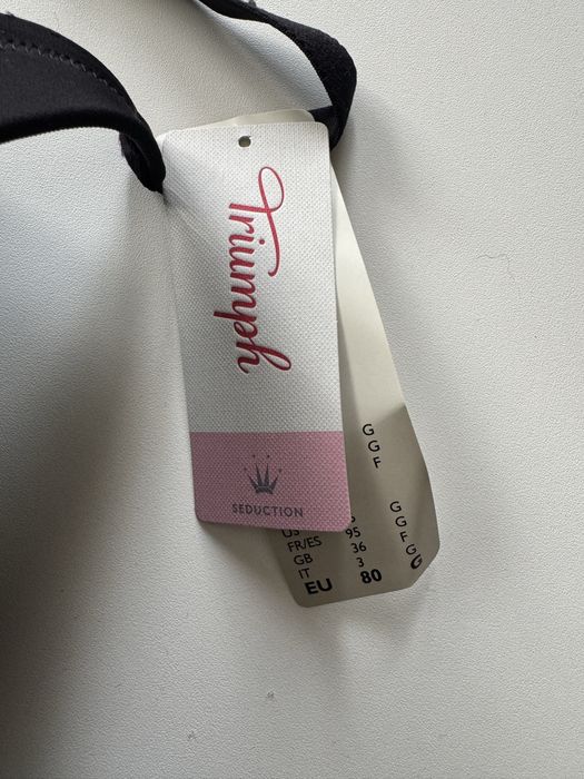 Nowy czarny biustonosz Triumph