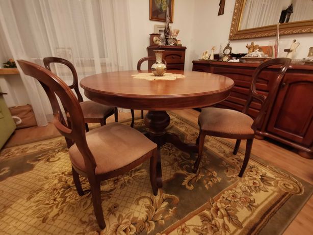 Stylowy drewniany okrągły rozkładany stół z kompletem krzeseł