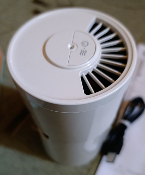 Портативний очищувач повітря для знищення вірусів і бактерій