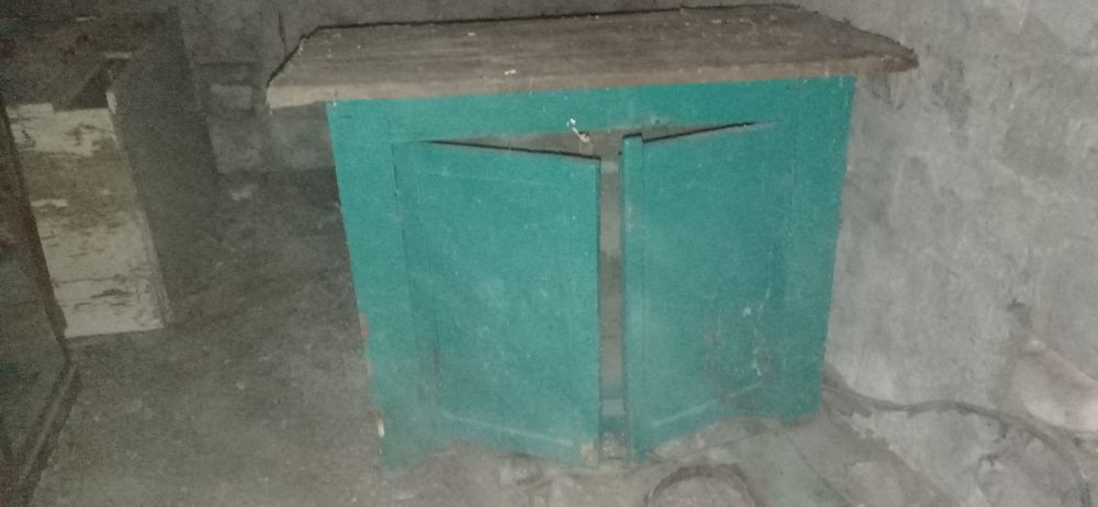 Продам тумбочки 2 в подарок