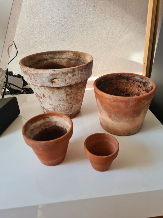 Doniczki gliniane duże i małe zestaw