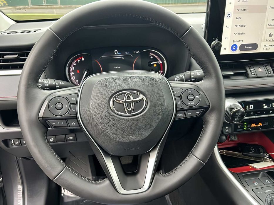 Toyota RAV4      2024