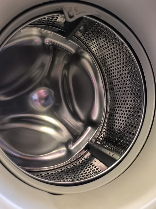 Пральна машина в хорошому стані