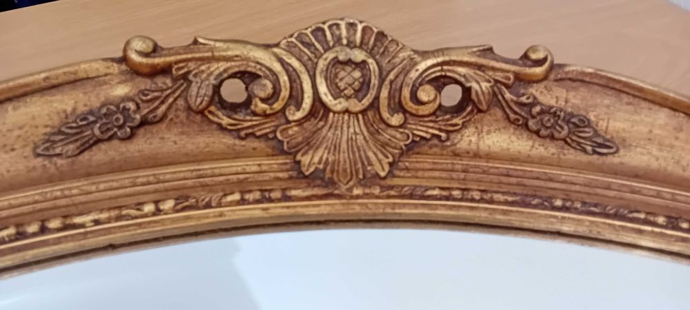 Moldura em talha dourada com espelho biselado 108 x 88 cm