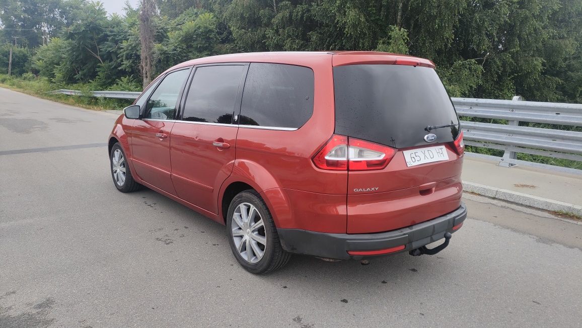 Ford Galaxy rok 2007, pojemność 2,0 benzyna wersja Ghia na 7 osób