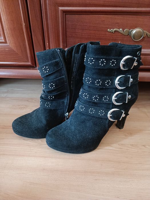 Botki zamszowe damskie czarne Tamaris mapy srebrne rozm 37