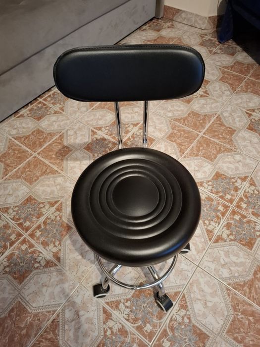 Стільчик  майстра на колесиках