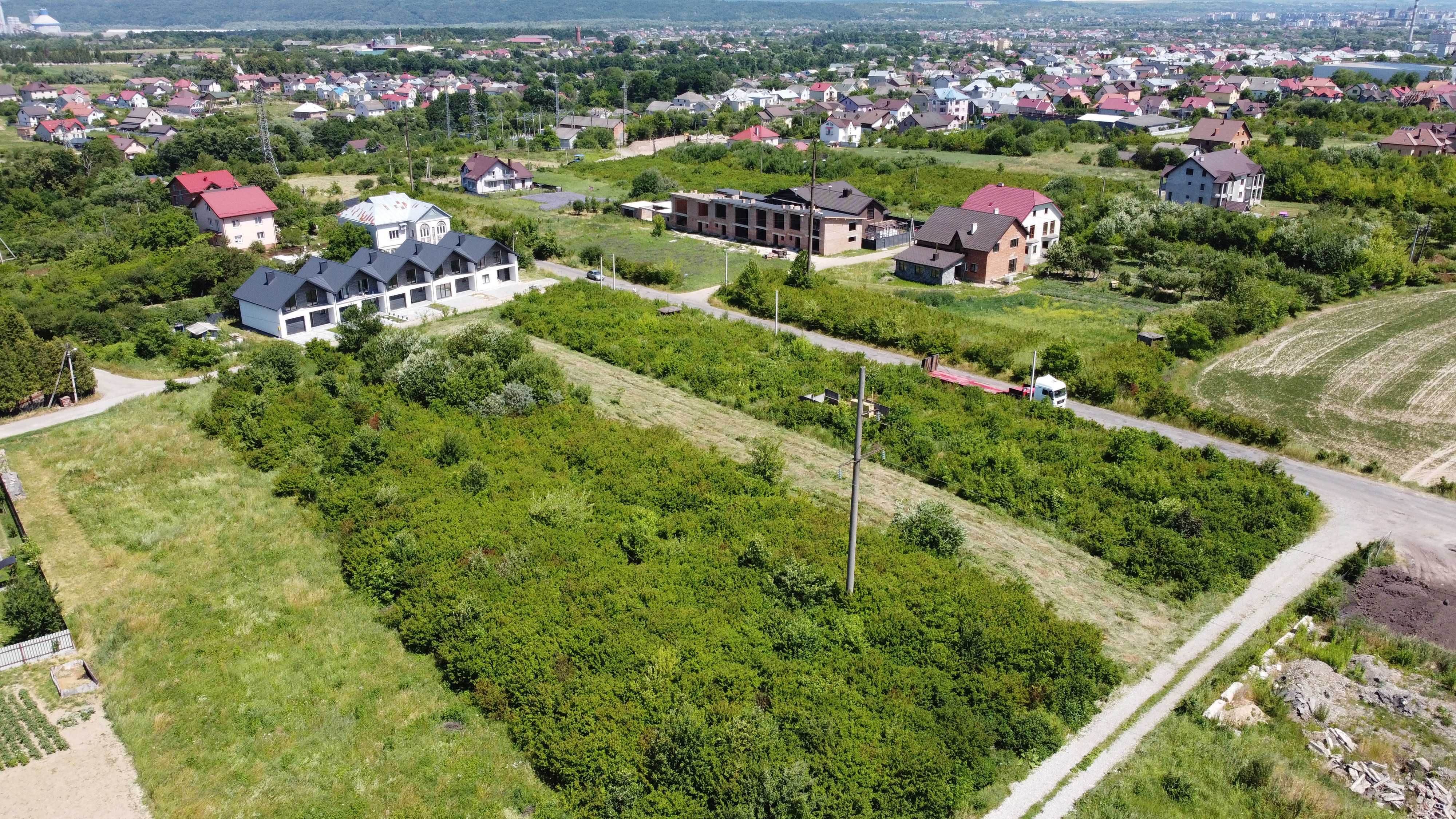 Продається ділянка 17сот. Угринів.Асфальт,Комунікації.Новобудови.Місто