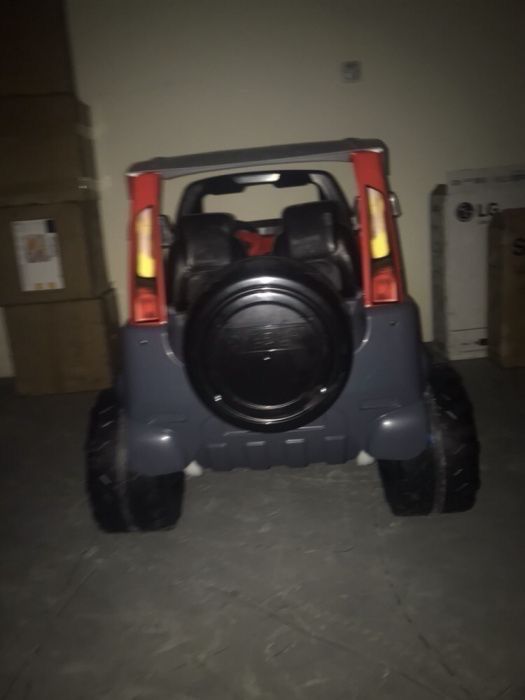 Jeep  a bateria e com carregador.,