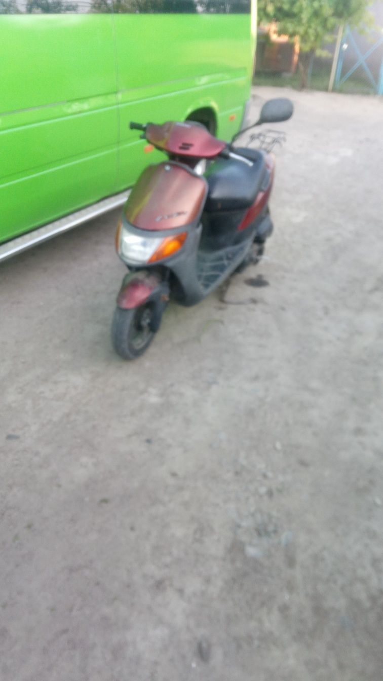 Продам скутер Сузукі