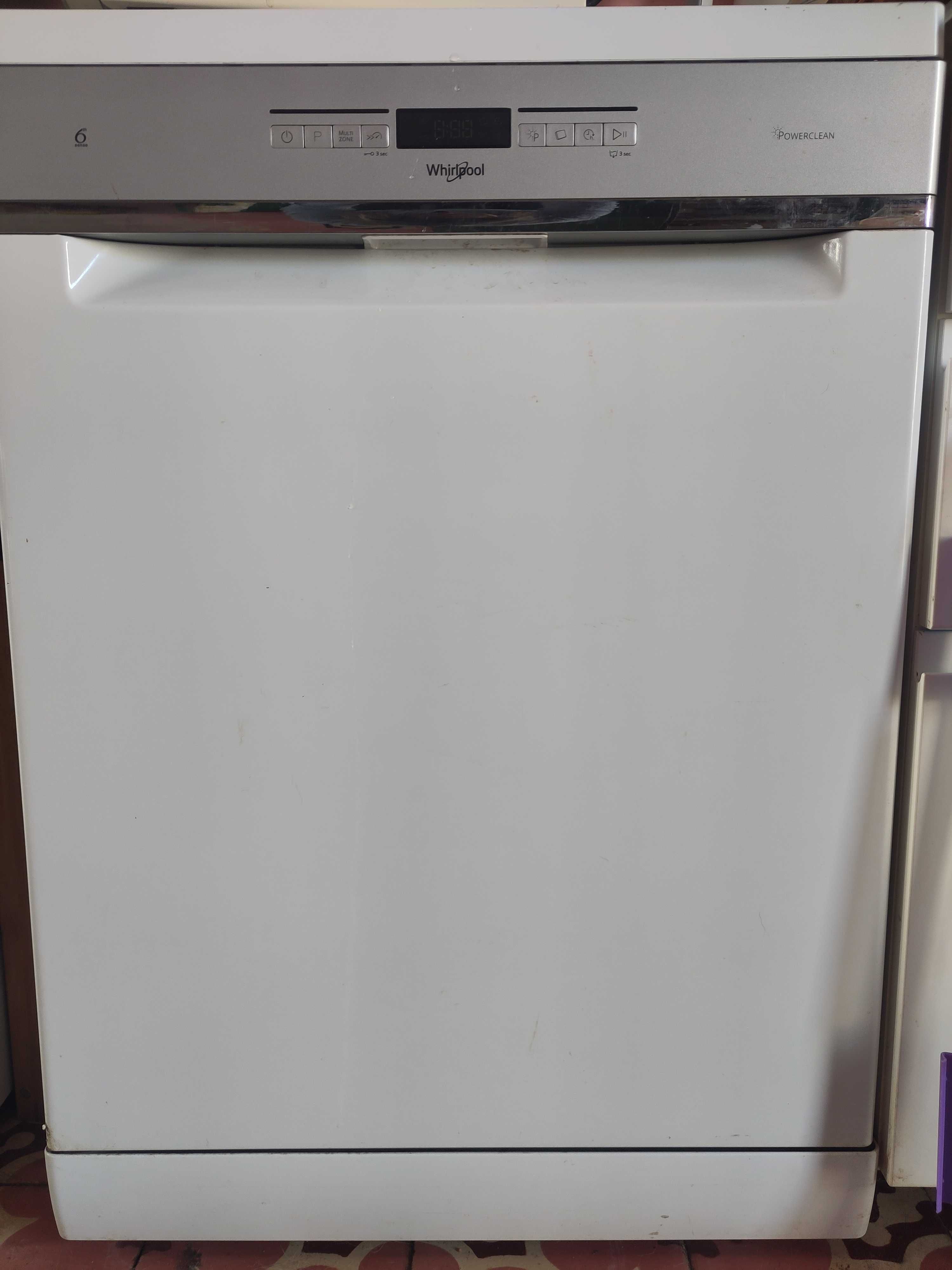 Maquina de lavar loiça Whirlpool- a precisar de reparação