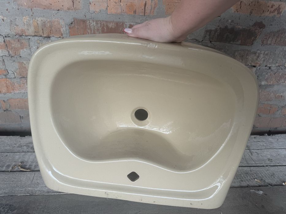 Раковина без ноги бежевая