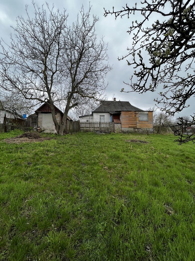 Будинок з землею в селі Малютянка