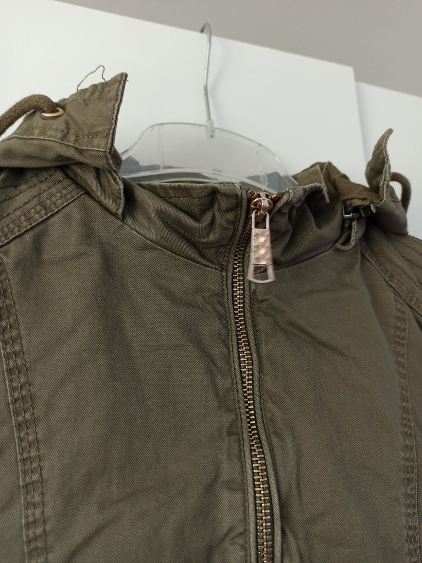 Klasyczna parka khaki, dłuższy tył, kaptur, zamek, kieszenie, bawełna