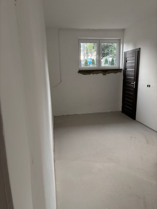 Hala/Magazyn o powierzchni  200 m²  z dużym parkingiem