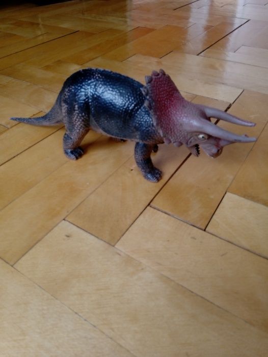 Dinozaur Triceratops - duży !