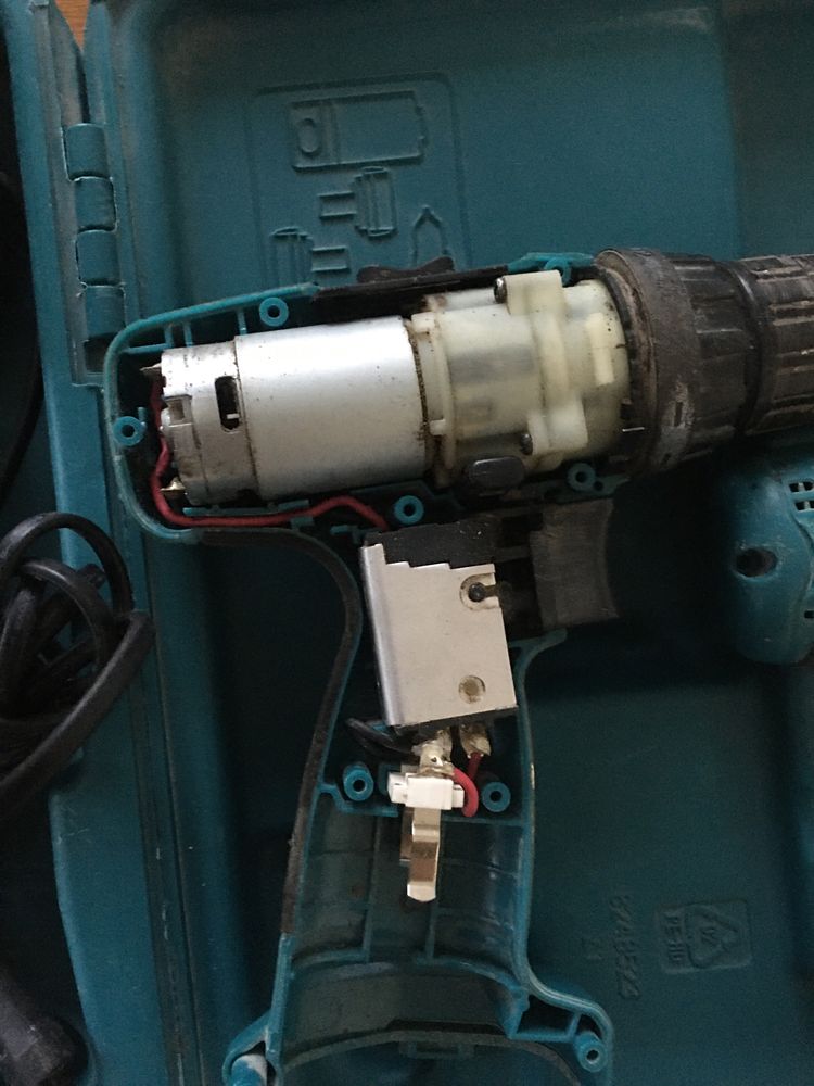 Продаю шурупокрут оригінальний MAKITA 6270 D ,10 mm ,12 v 1200 min.