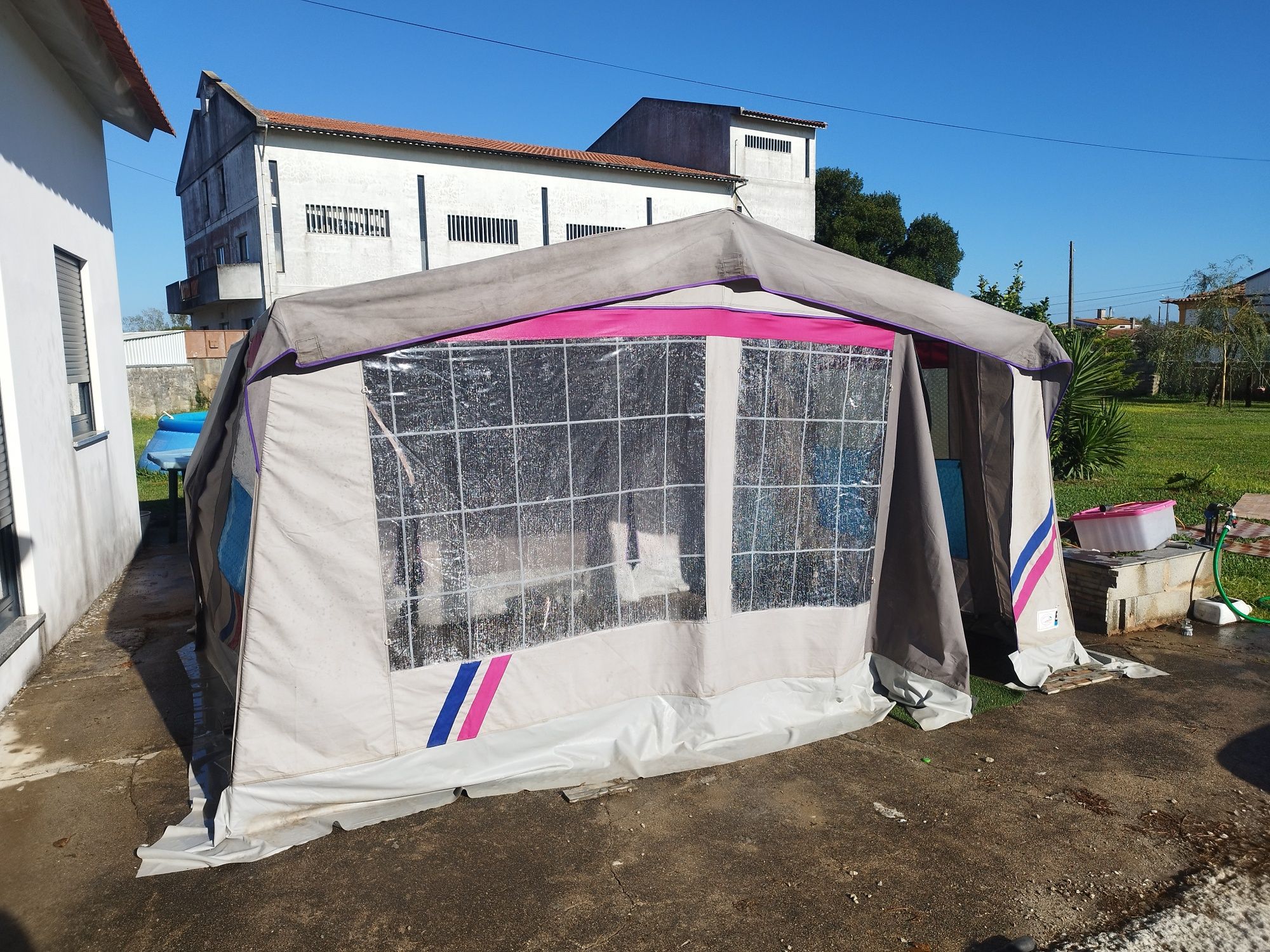 Auto tenda com 3 quartos