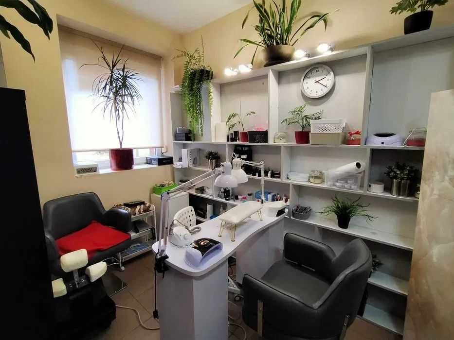 W pełni wyposażony i umeblowany salon kosmetyczny – gotowy do pracy