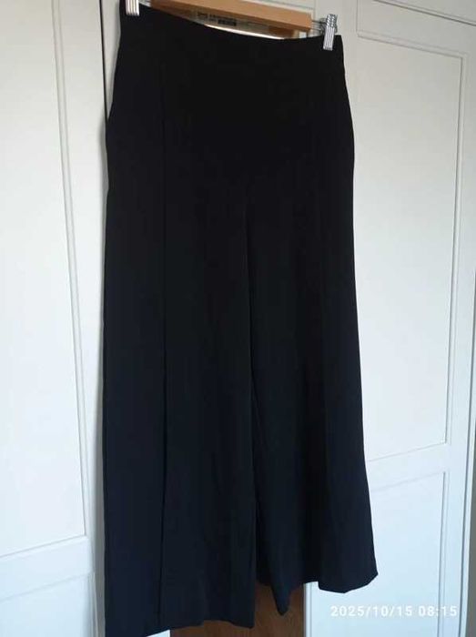 Eleganckie damskie spodnie materiałowe kuloty czarne Zara rozmiar XS S