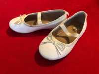 Sapatos rasos brancos H&M de menina tamanho 26