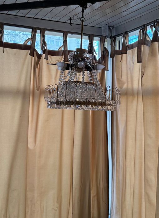 Подвесная «хрустальная» люстра классического типа