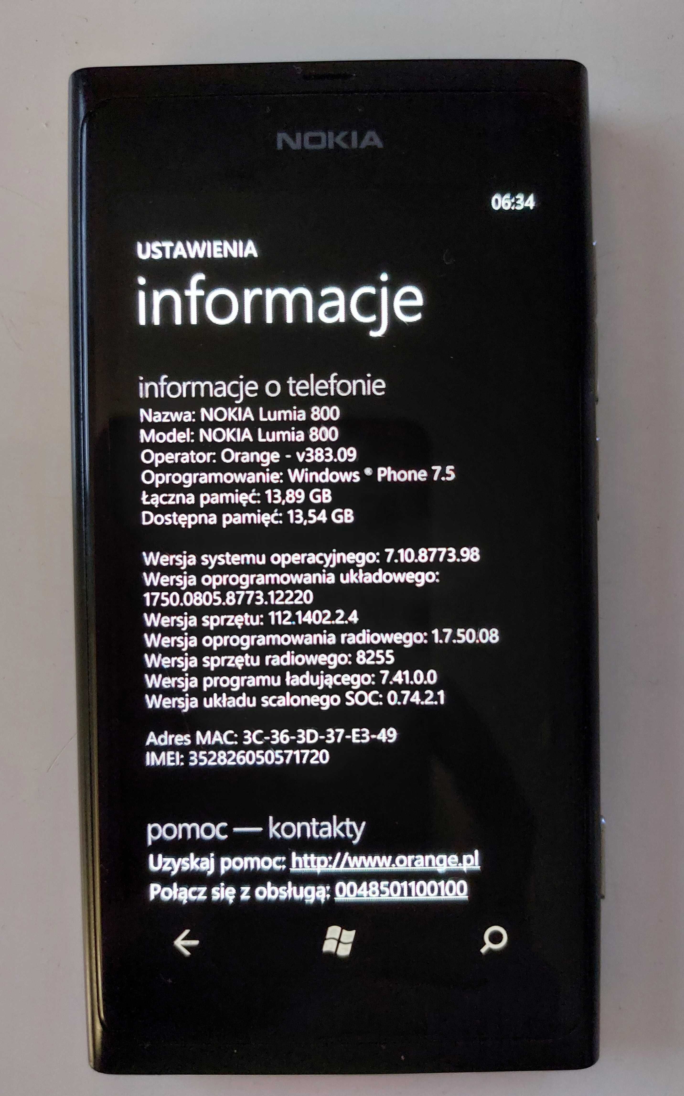 NOKIA Lumia 800.