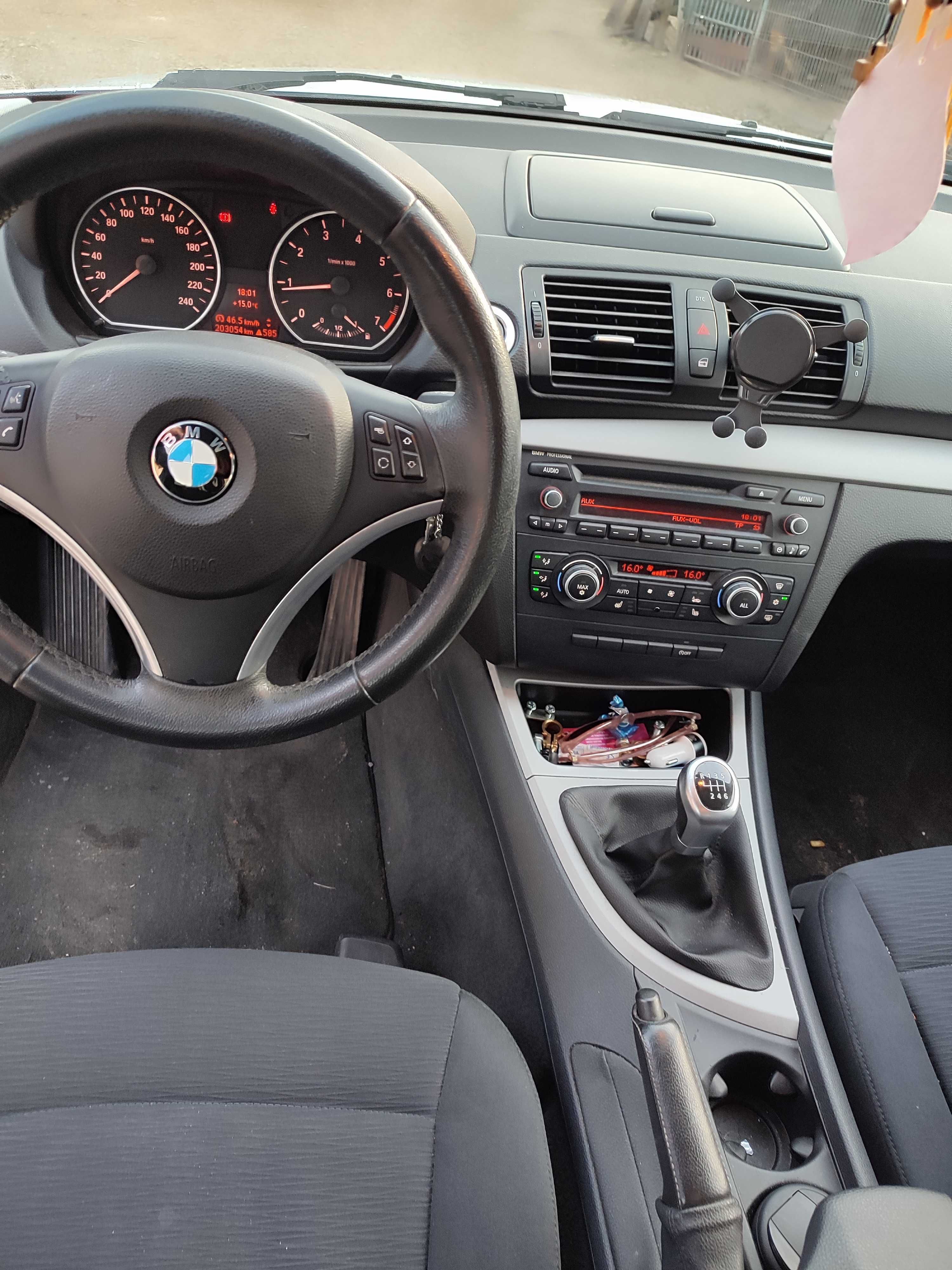 BMW seria 1 118i bogate wyposażenie