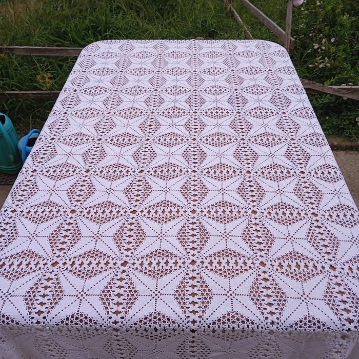 Toalha em mesa de crochê