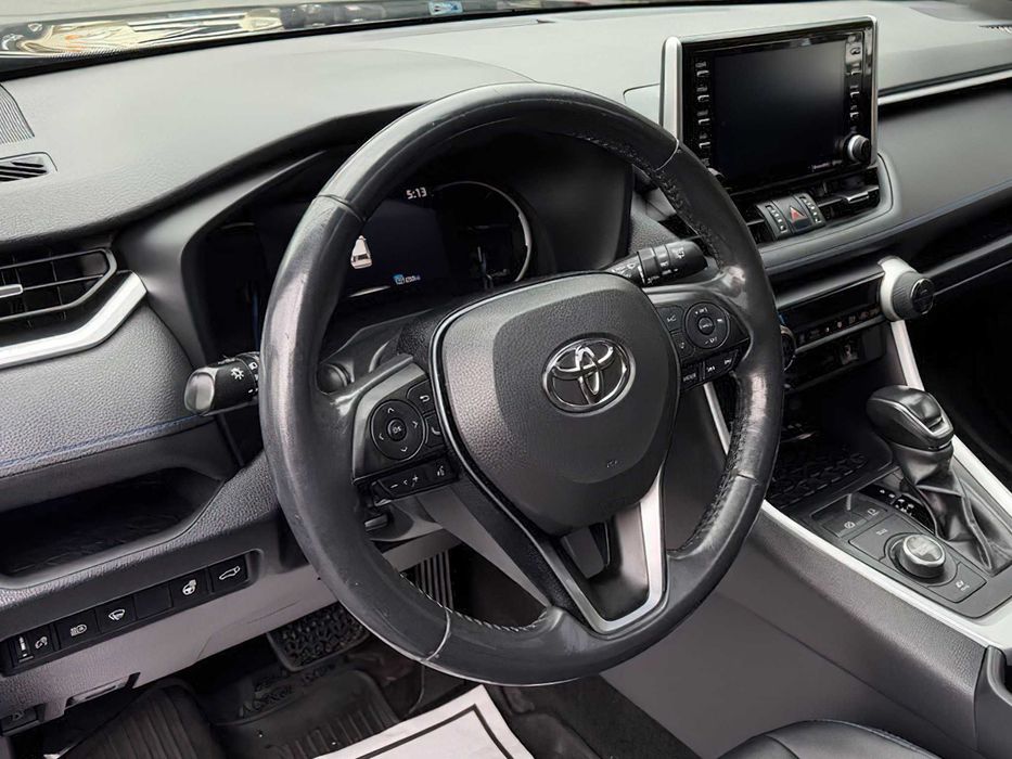 Toyota RAV4 Hybrid      2019