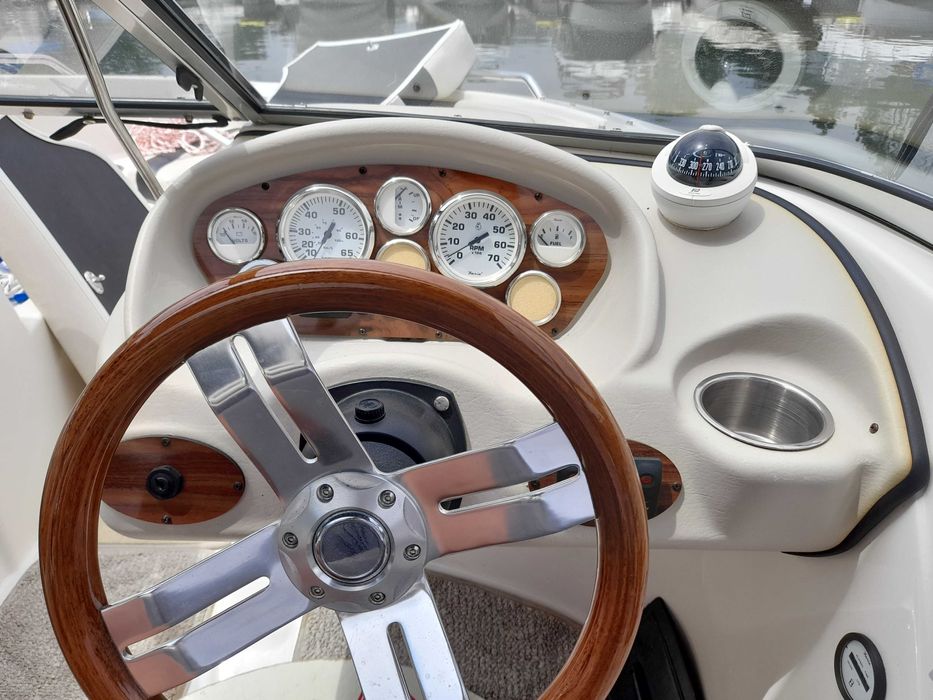 Lancha Glastron GT 180