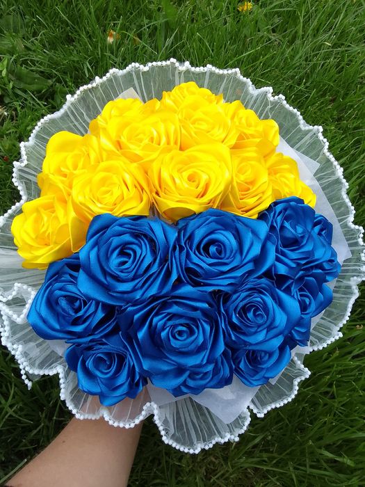 Продам букет із атласних лєнт 24р