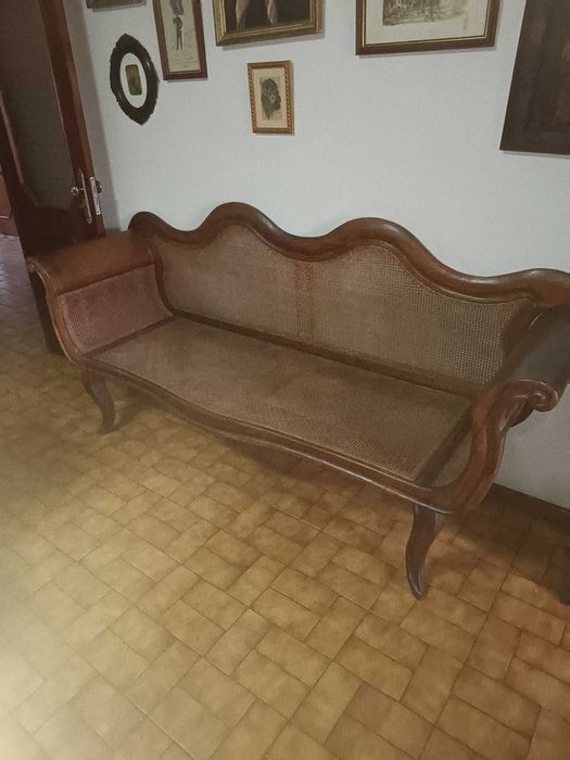 Canapé muito antiga e muito bonito
