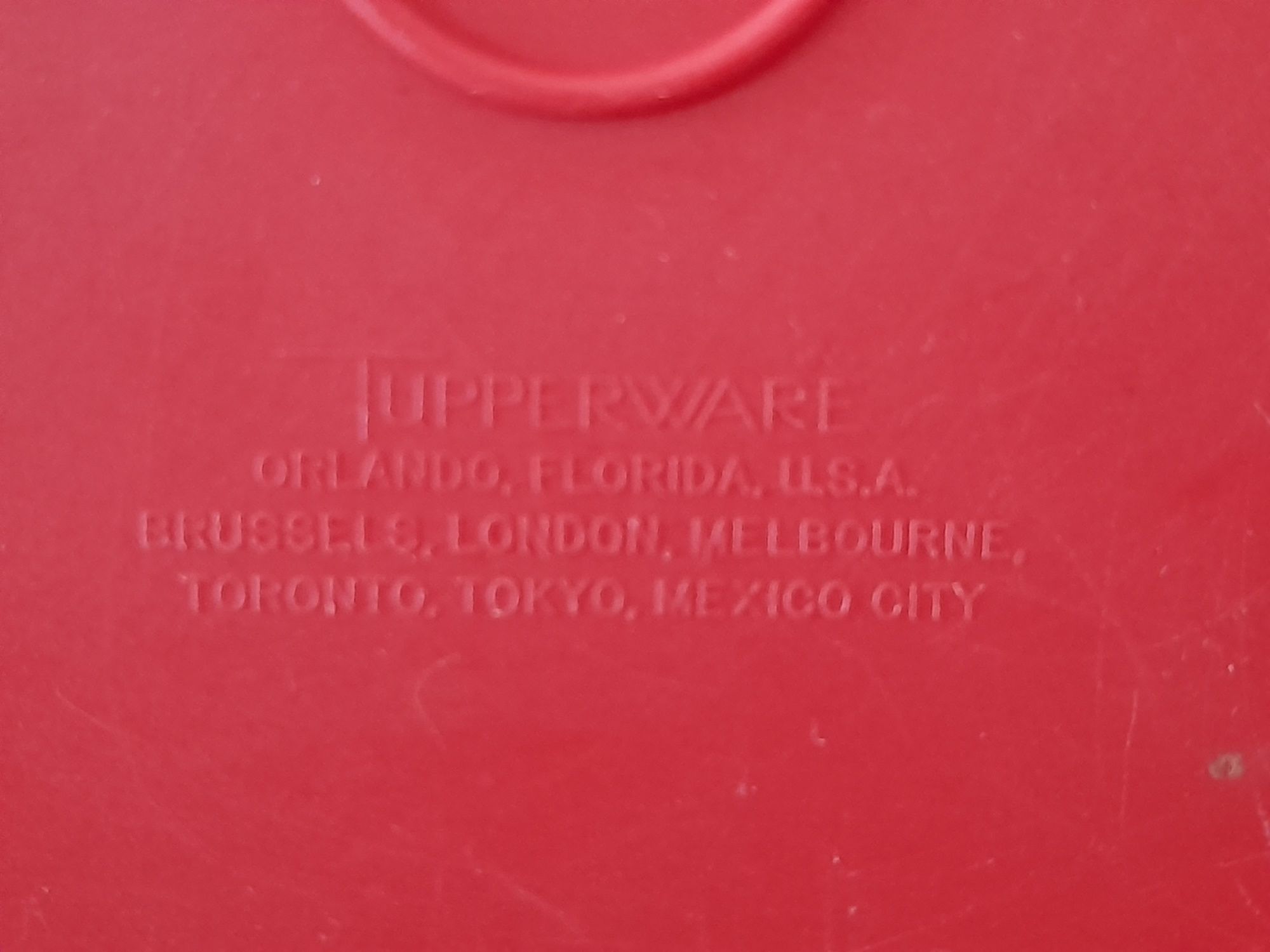 Par de tampas da Tupperware