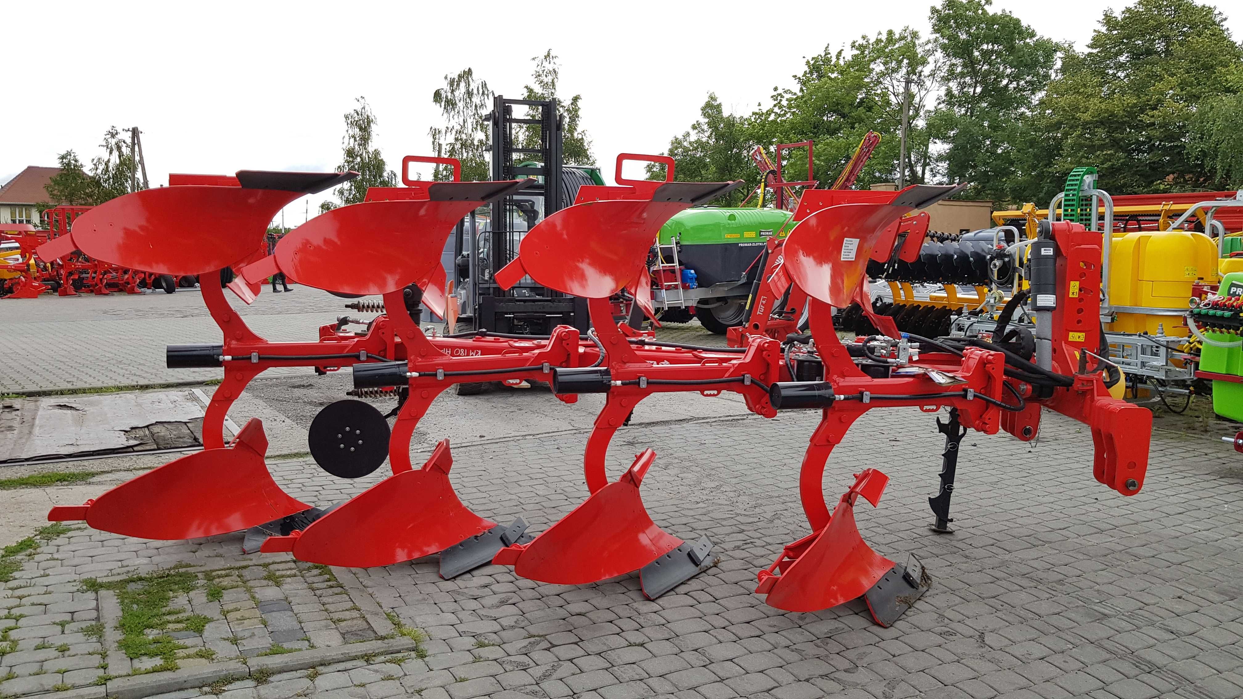 Pług obrotowy KM80 KM180 kołkowy resorowy hydraulika AKPIL 4, 5 skib