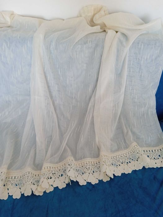 Firanka wykończona gipiurą