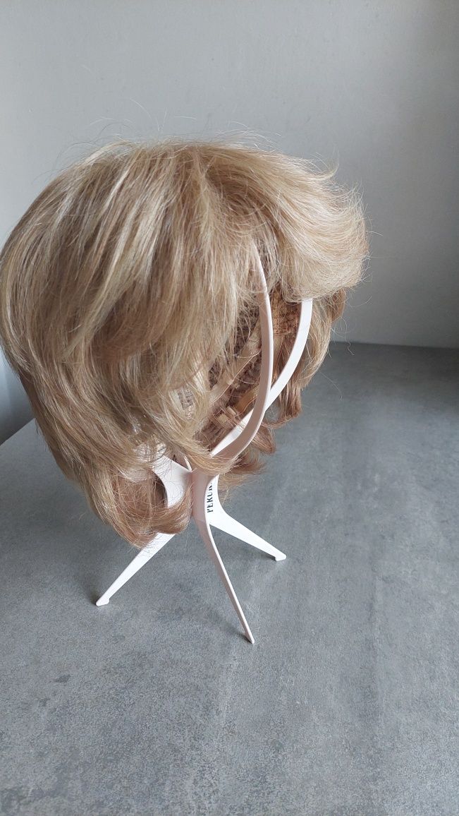 Peruka blond firma Rokoko