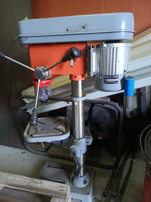 Продам сверлильный станок за 15 000гр