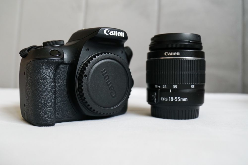 Canon 2000d + Canon EFS 18-55 mm 3.5-5.6 + torba + zasilacz