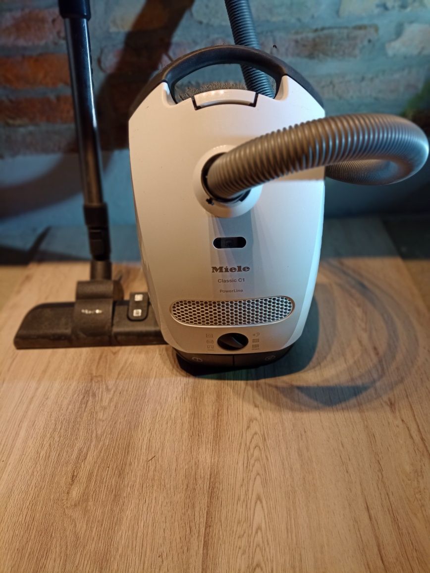 Odkurzacz miele classic C1 800w