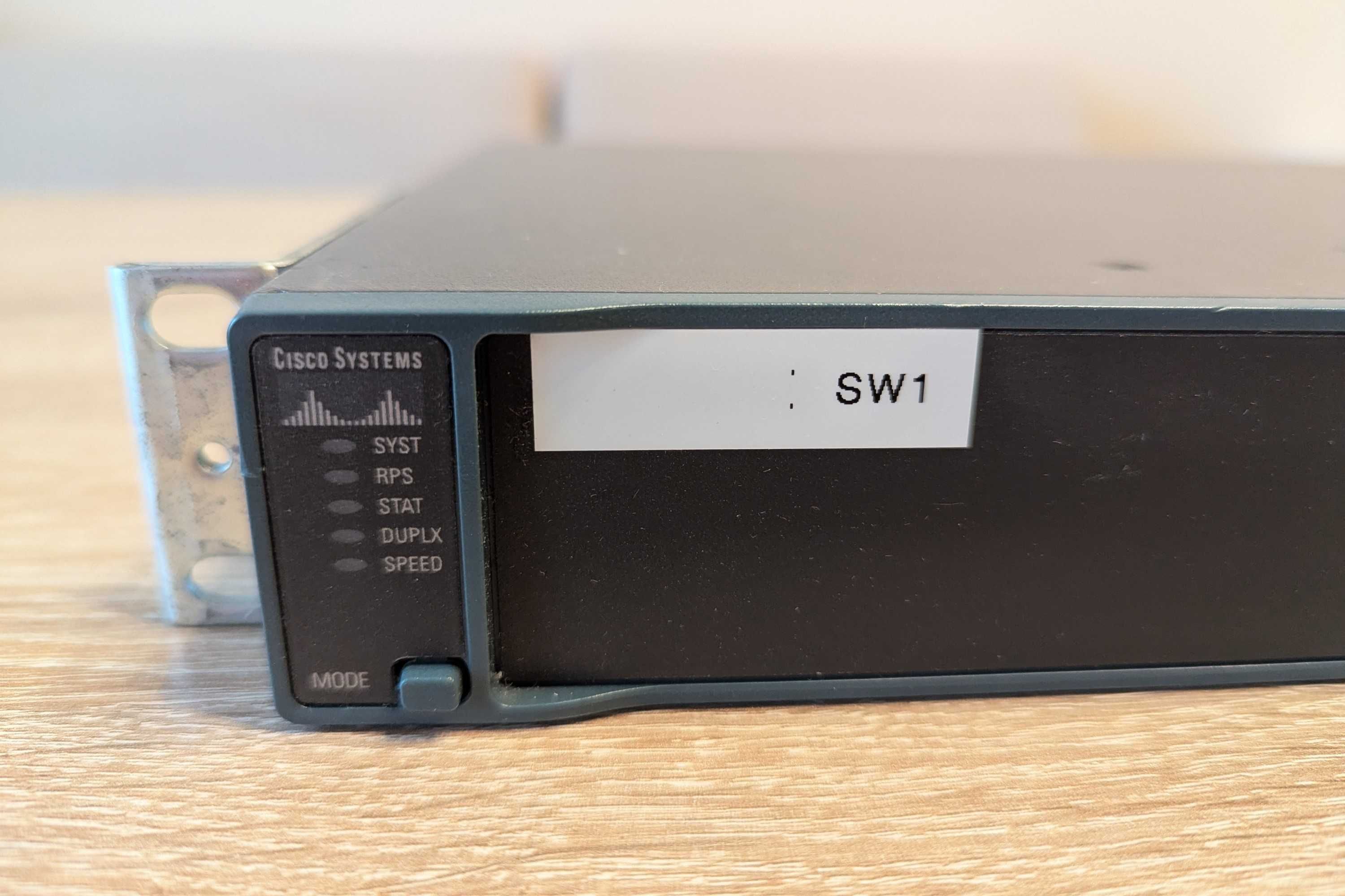 Switch Cisco Catalyst 2960 WS-C2960-24TT-L V05